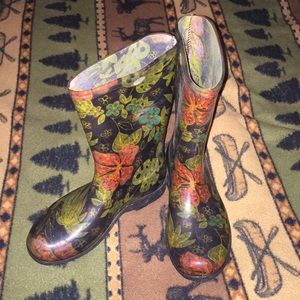 Sloggers boots women’s size 6 black & multi